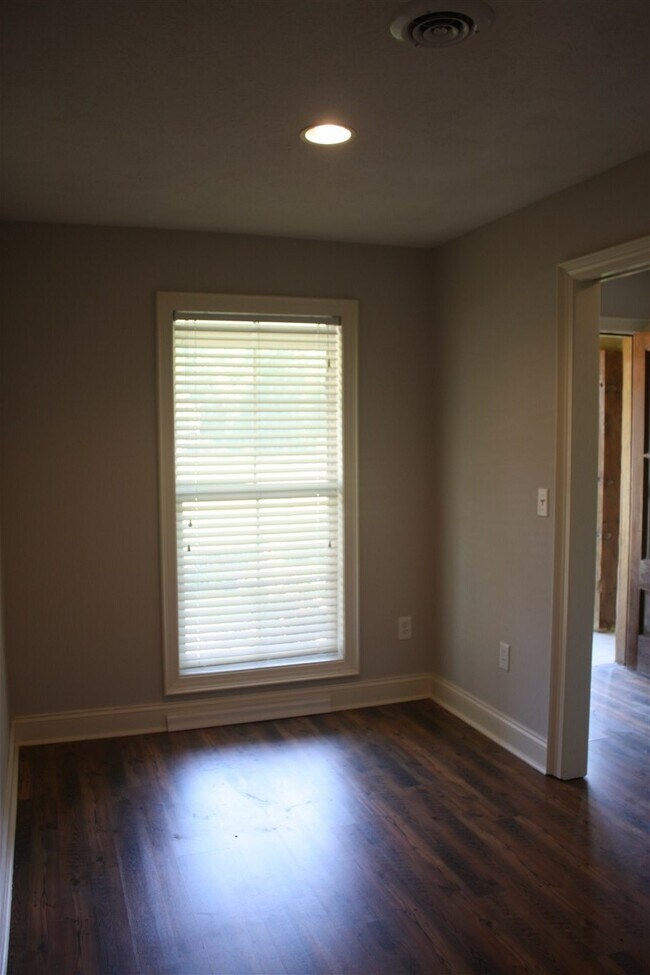 Building Photo - 120 Kaye Dr