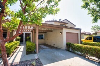 Building Photo - 5262 Village Cir Dr
