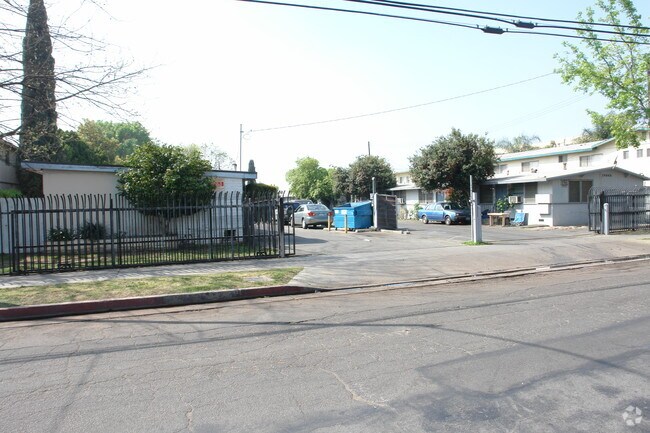 Foto del edificio - 14654-14664 Blythe St