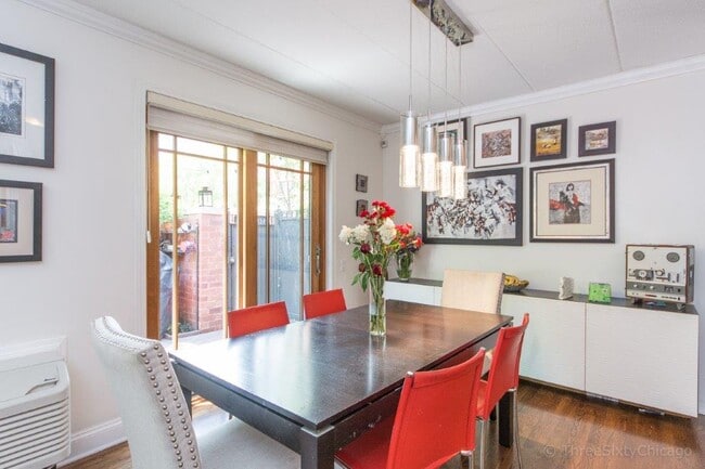 Foto del edificio - 1153 S Plymouth Ct