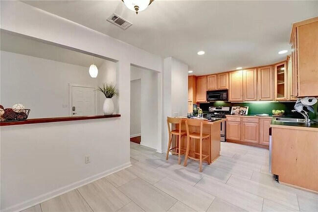 Building Photo - 10605 Golden Quail Dr