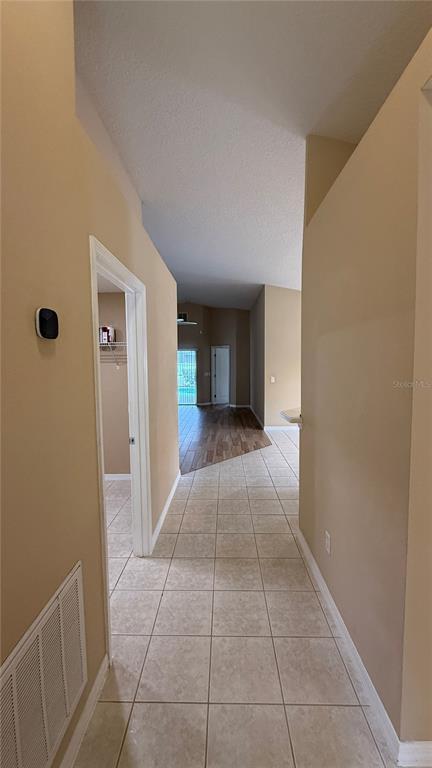 Building Photo - 148 Chaucer Ave