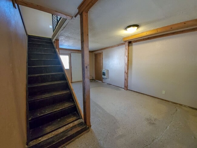 Building Photo - 2 Bedroom Apartment style home in Tecumseh