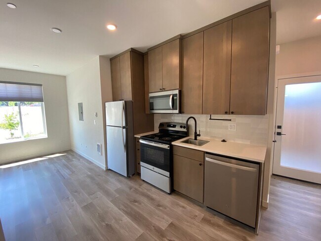 Foto del edificio - 2-Bedroom, 1-Bath Home in North Portland!