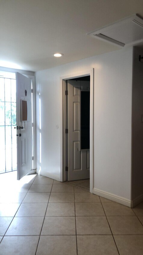 shower and toliet - 317 Porter St