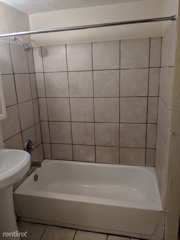 Building Photo - 2 br, 2 bath House - 4660 East 175th St