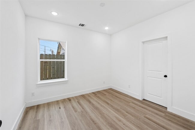 Building Photo - 113 Milby St