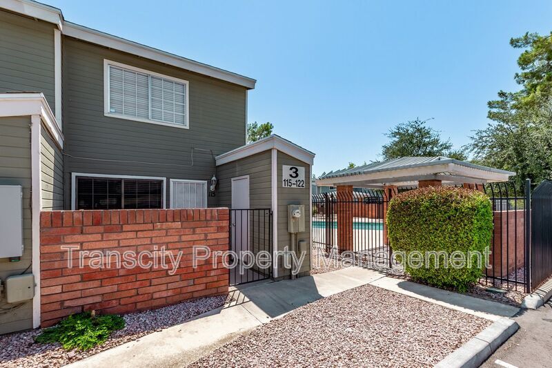 Primary Photo - 2301 E University Dr