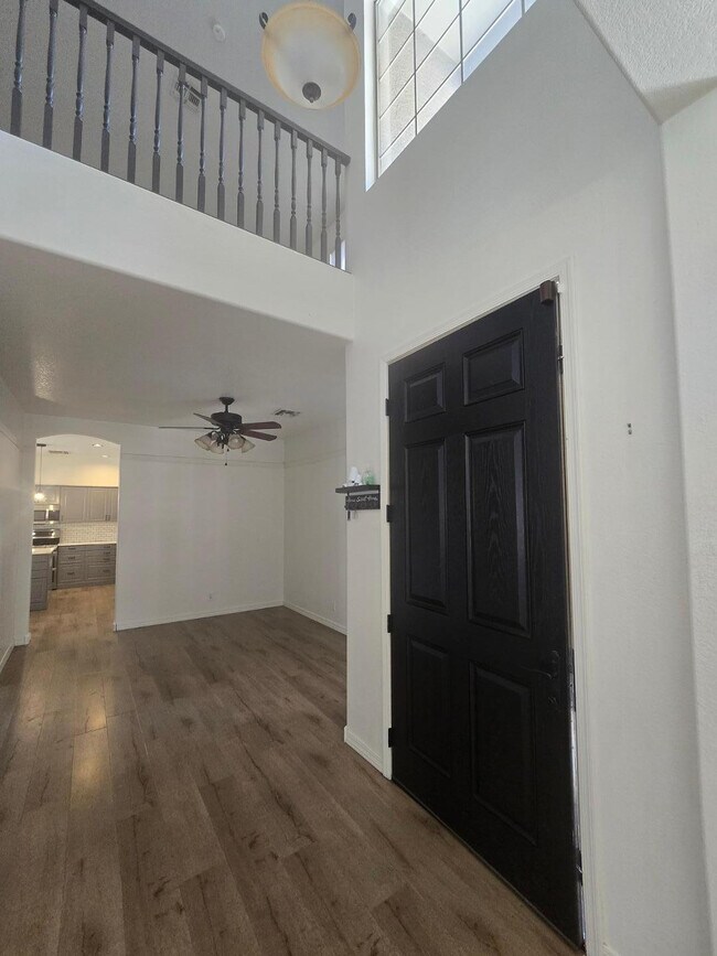 Building Photo - 4048 E Kroll Dr