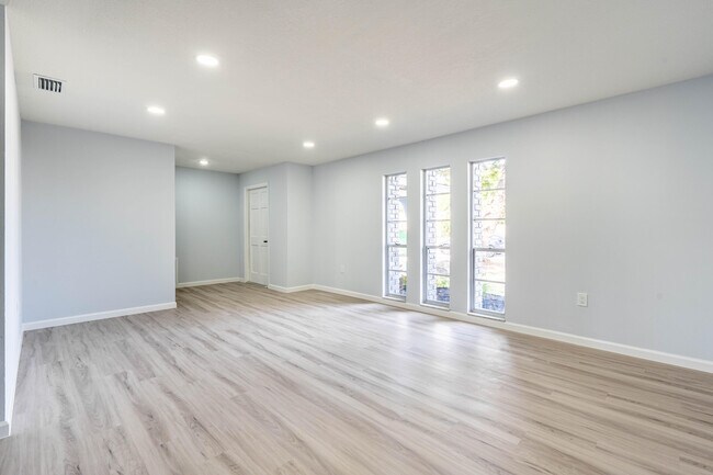Foto del edificio - 306 Harvey Ave NE