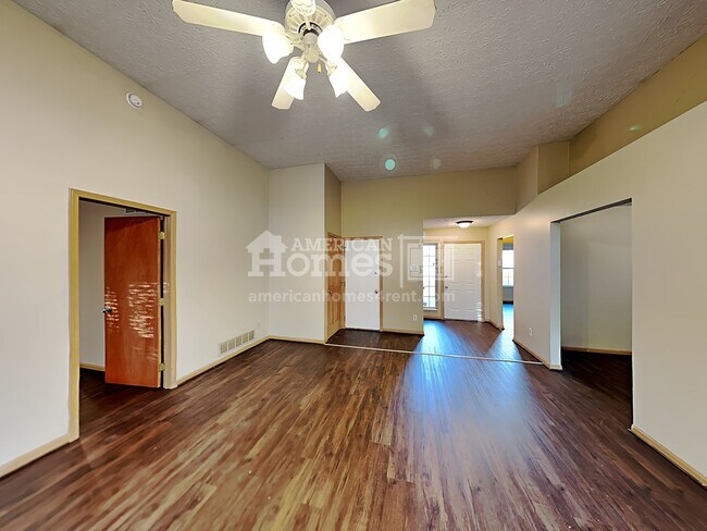 Foto del edificio - 3169 Longspur Drive