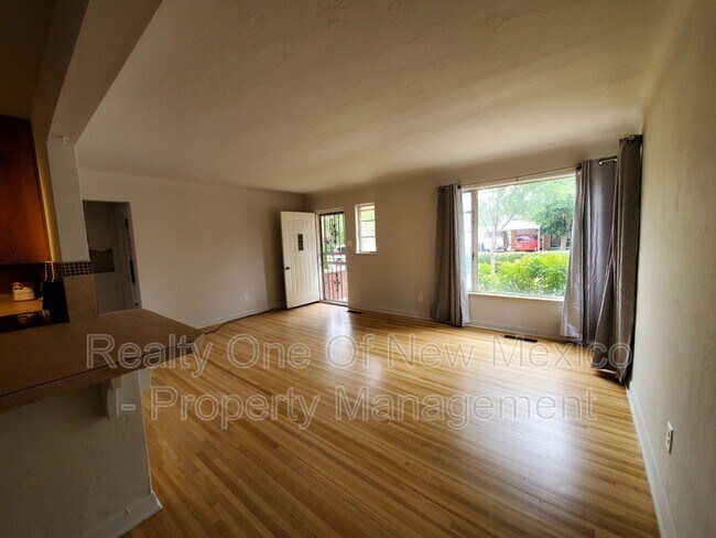 Foto del edificio - 609 Adams St SE