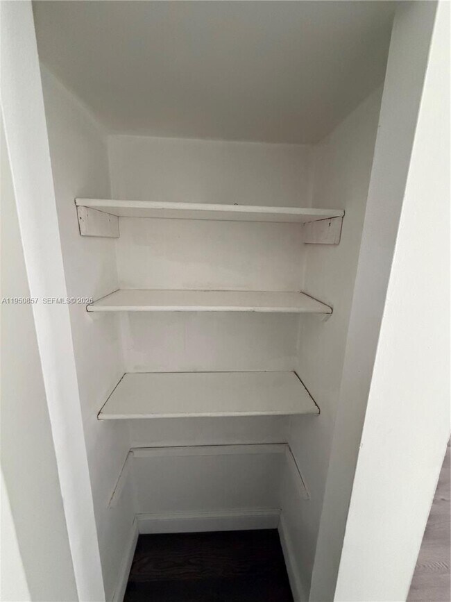 Foto del edificio - 5199 NW 7th St