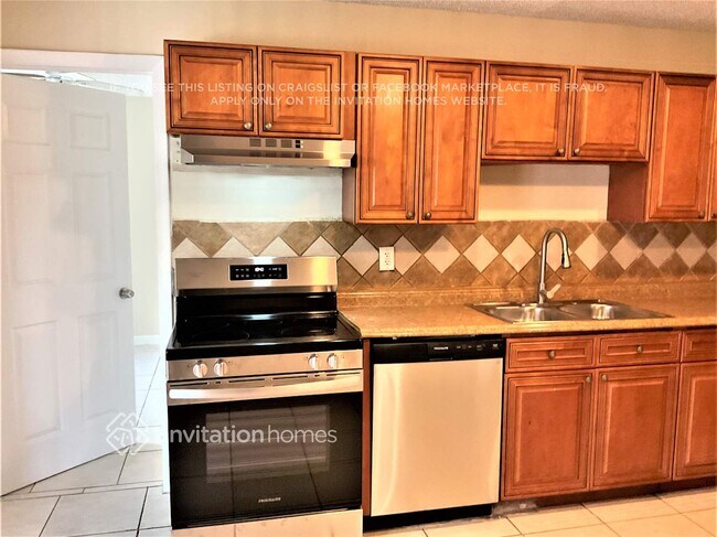 Foto del edificio - 5926 Ithaca Cir W
