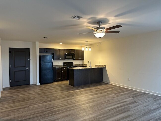 Building Photo - 1708 Fairmont Dr