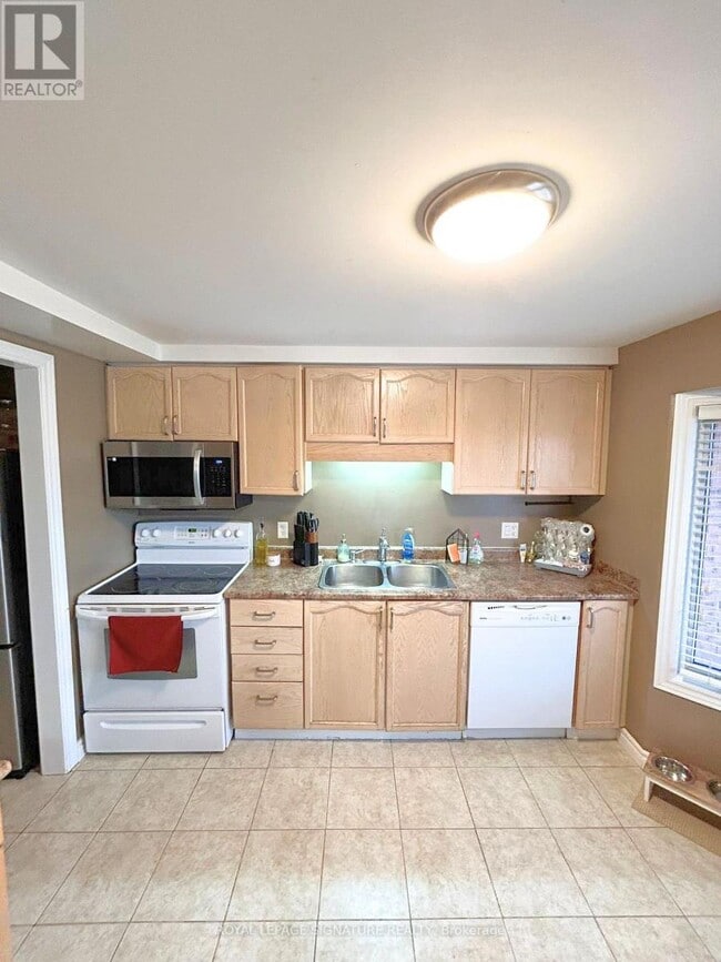 Building Photo - 276 Benesfort Crescent