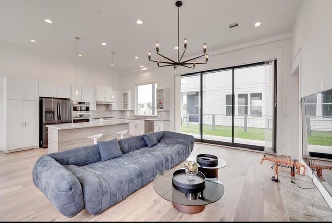 Foto del edificio - 9805 Finch Falls Ln