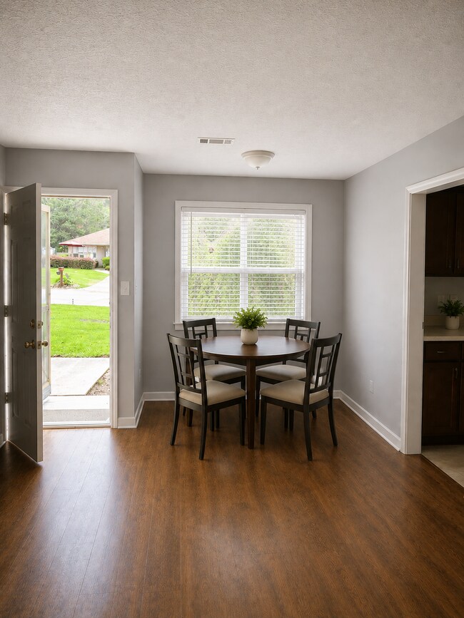 Foto del edificio - 1749 Rocky Ridge Dr NW