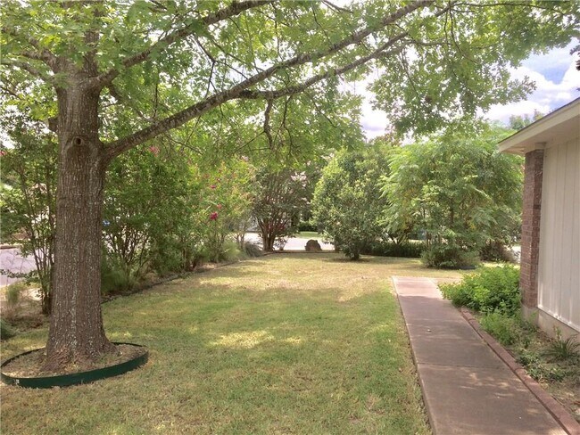 Building Photo - 836 Latteridge Dr