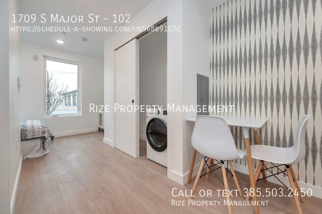 Building Photo - Ground floor Apartment!