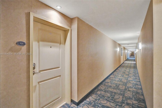Foto del edificio - 7900 Harbor Island Dr