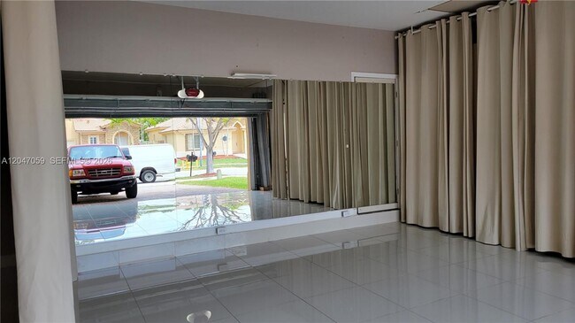 Foto del edificio - 8780 SW 223rd Terrace
