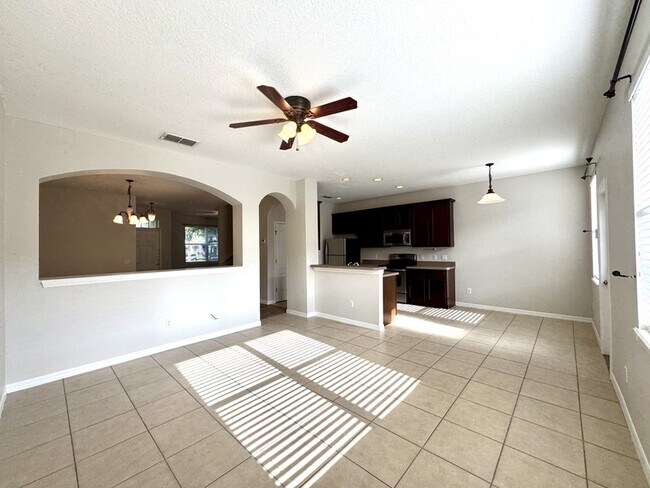 Foto del edificio - 13221 Silver Strand Falls Dr