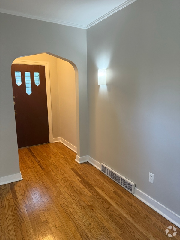 Building Photo - 2138 W McLean Ave
