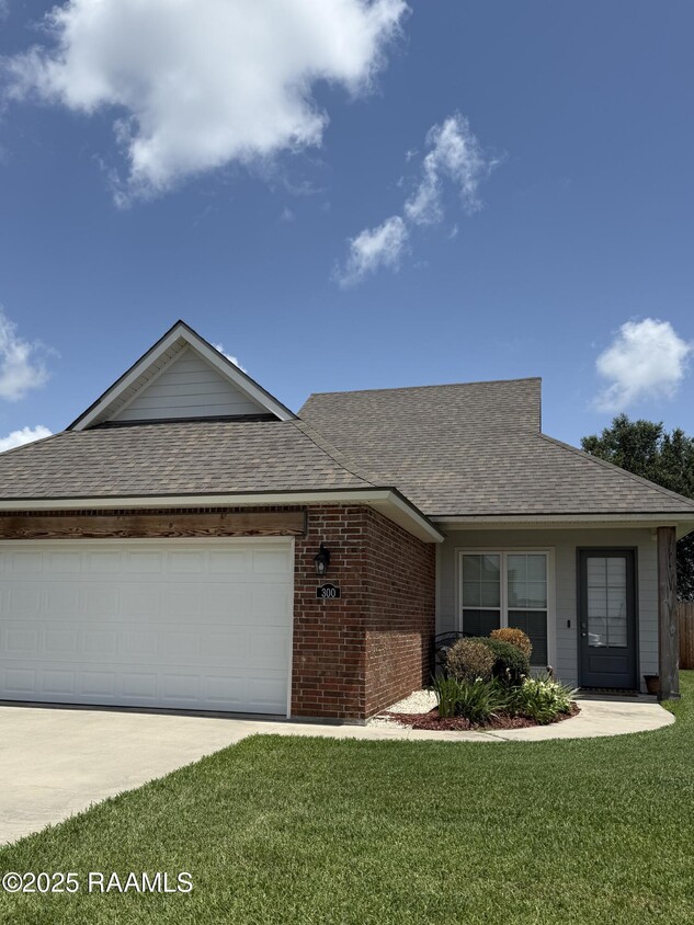 Primary Photo - 300 Adelaide Dr