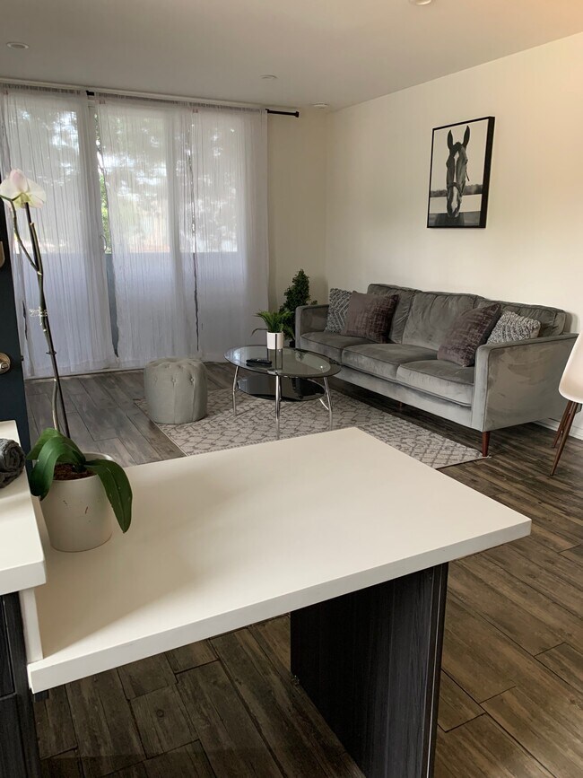 Building Photo - 622 Westmount Dr