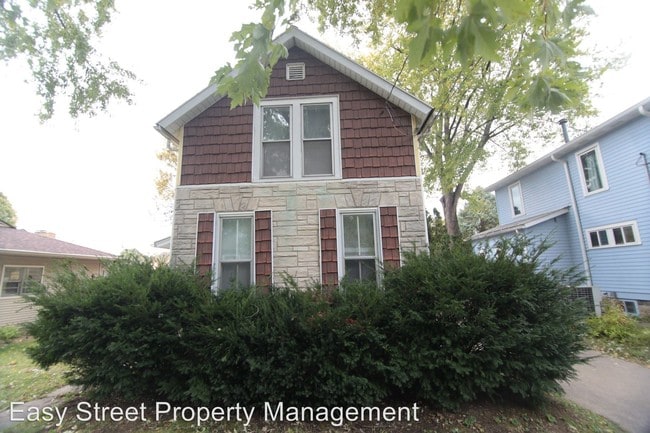 Building Photo - 4 br, 2 bath House - 1728 20 1/2 Ave
