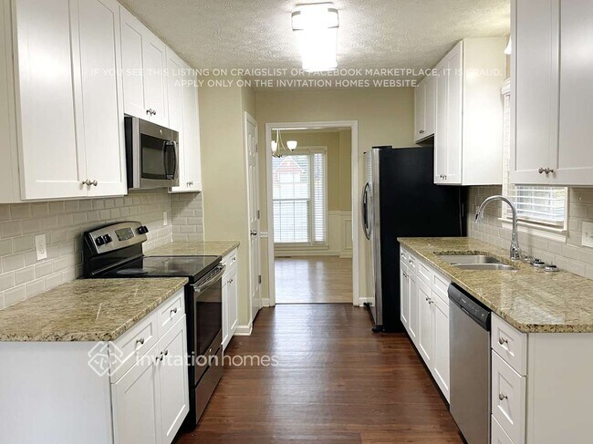 Building Photo - 655 Wedgewood Dr