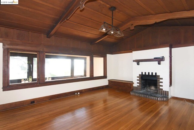Building Photo - 208 Panoramic Way