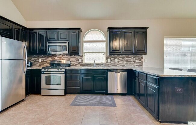 Building Photo - 3045 San Fernando Dr