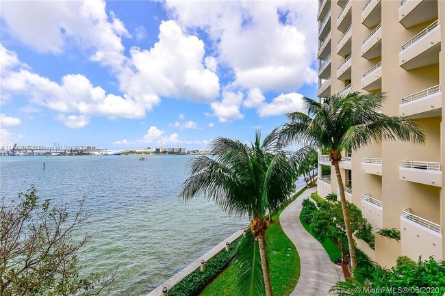 Foto del edificio - 888 Brickell Key Dr