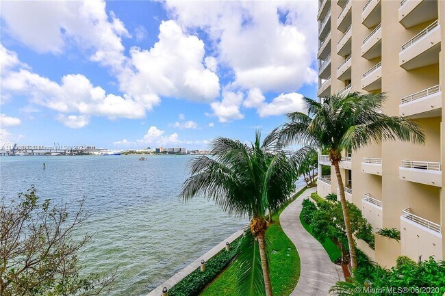 Building Photo - 888 Brickell Key Dr