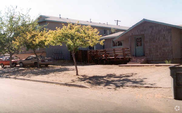 Primary Photo - 2560 E St