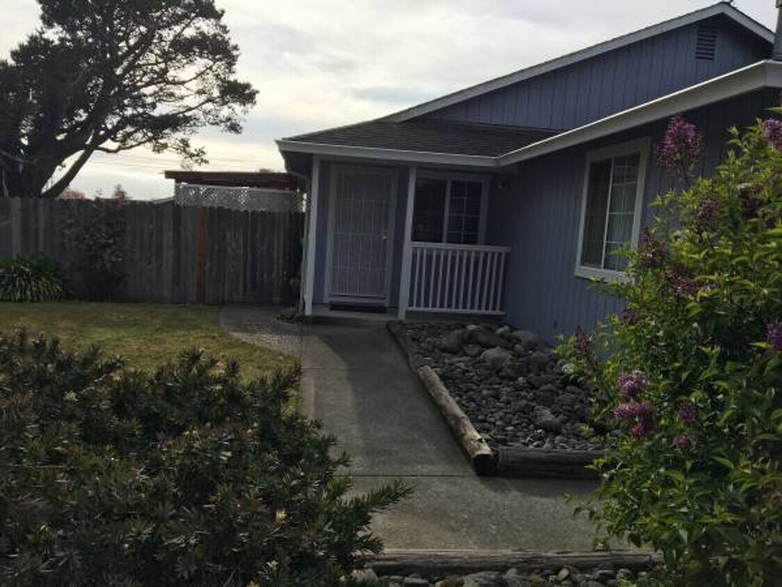 Primary Photo - Lovely 3-Bedroom Duplex for Rent in McKinl...
