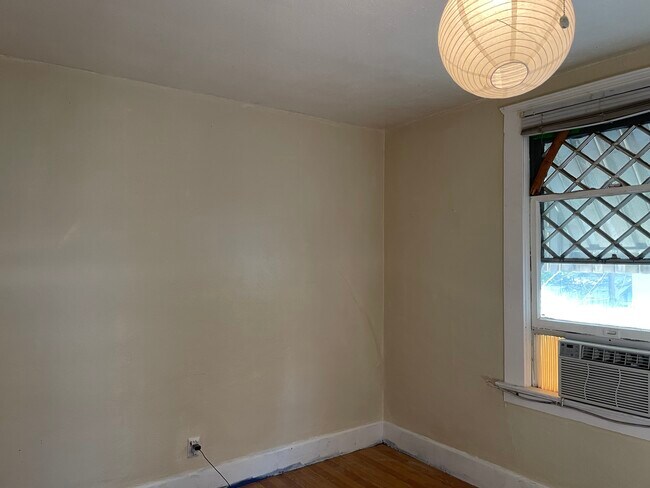Bedroom - 1403 N Mariposa Ave