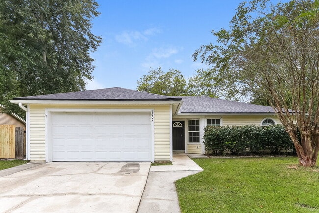 Building Photo - 1608 Twin Oak Dr W