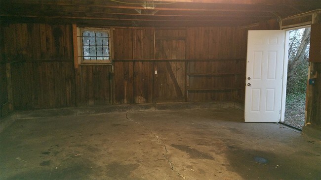 Building Photo - 418 S 38th St