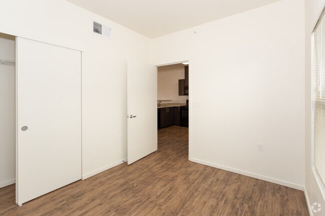Building Photo - Arroyo Vista