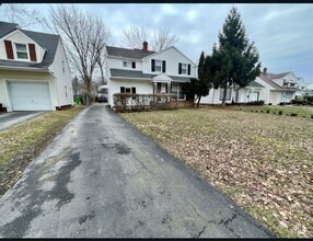 Building Photo - 19909 Shakerwood Rd