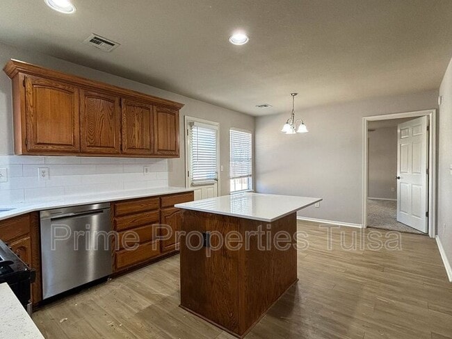 Foto del edificio - 10333 E 112th St S