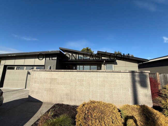 Foto del edificio - 3bed 2bath Cal Young Area home