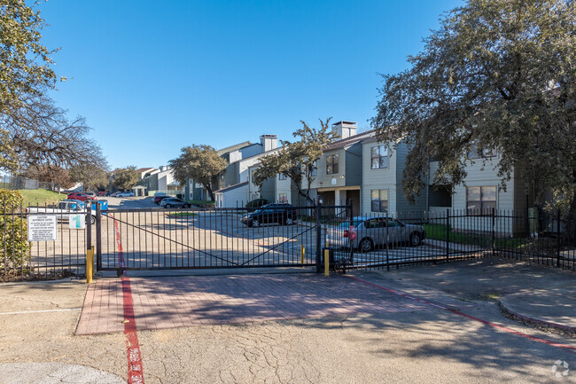 Foto del edificio - Park Oaks Apartments