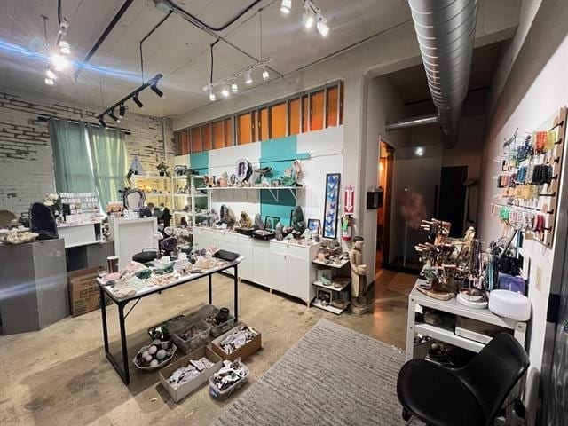 Building Photo - 190 Christopher Columbus Dr