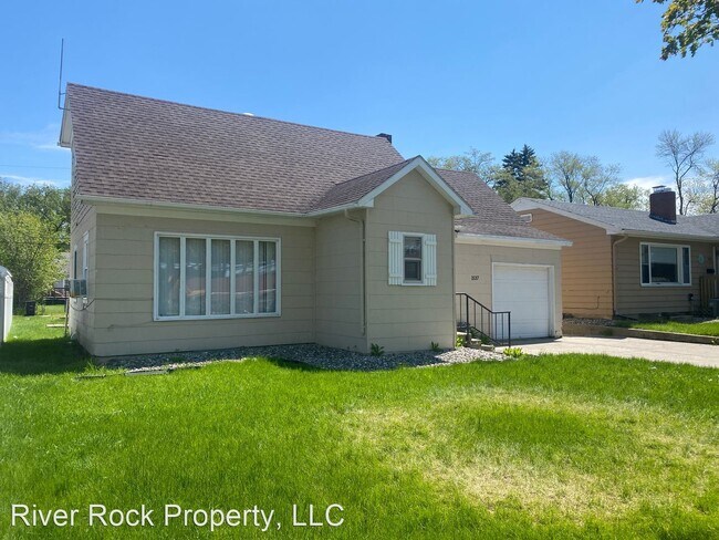Building Photo - 3 br, 1 bath House - 1537 University Drive...