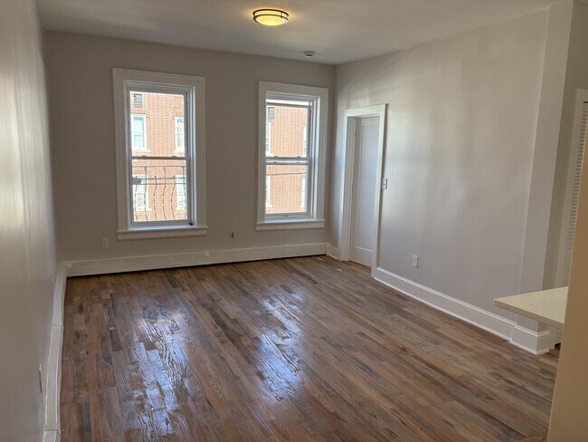 Building Photo - 333 61st St