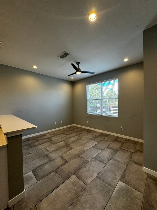 Foto del edificio - 844 Tijeras Ave NW